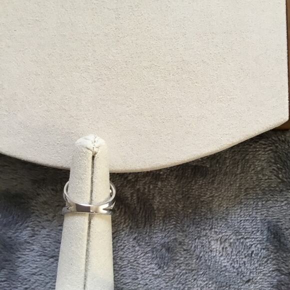 Sterling Silver Unique Round Crystal Ring - Picture 4 of 8